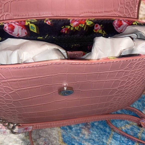 Betsey Johnson XOMIMI Blush Floral Crossbody Bag With Heart Logo New With Tag - Picture 5 of 6